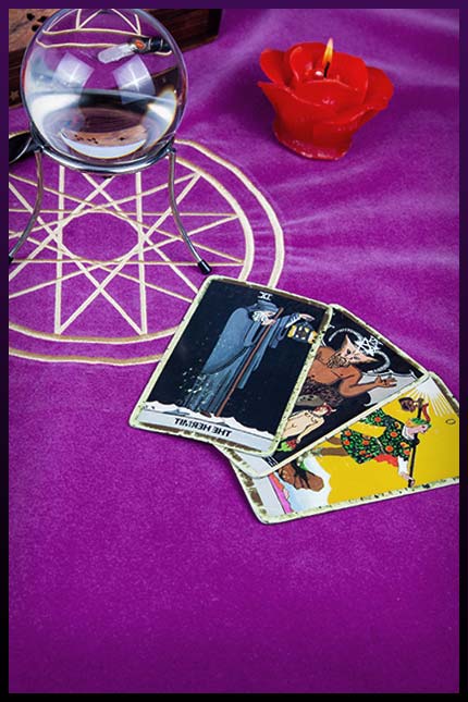 Spells of magic love with tarot